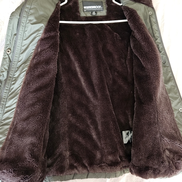 Hunter Green weatherproof lined vest - Picture 2 of 3